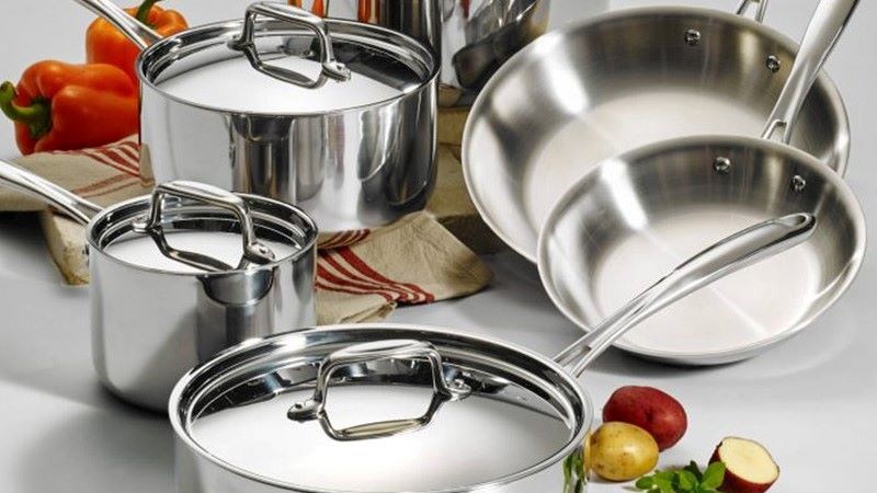 Dùng dụng cụ nấu bếp quá cũ