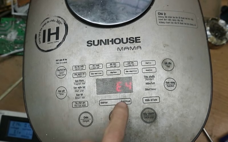 E4 - Chập cảm biến nắp nồi